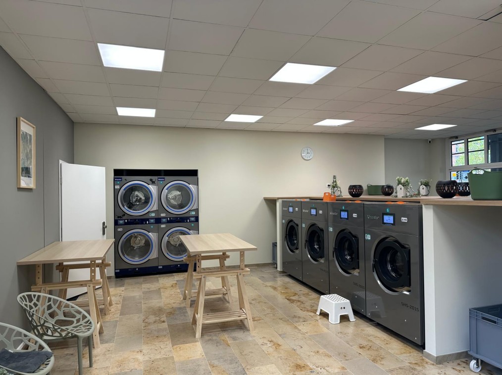 Hvordan vasketeknologi forvandler lejligheder og vaskerier